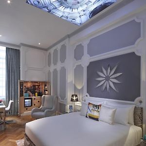 Urban Zimmer mit Kingsize-Bett